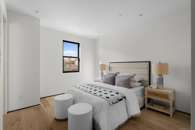 242 Playa Del Norte St, La Jolla CA: https://media.crmls.org/mediaz/6e6f3018-4b00-48c8-b042-8911fb720744.jpg