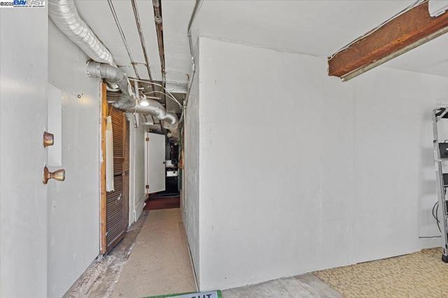 40 Acton St, Daly City CA: https://media.crmls.org/mediaz/6e7061e9-be87-4969-a478-8ea594fdcc7b.jpg