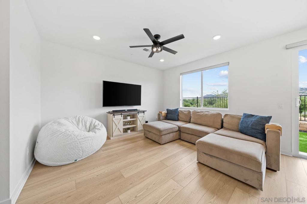 MLS #250029425SD img 5