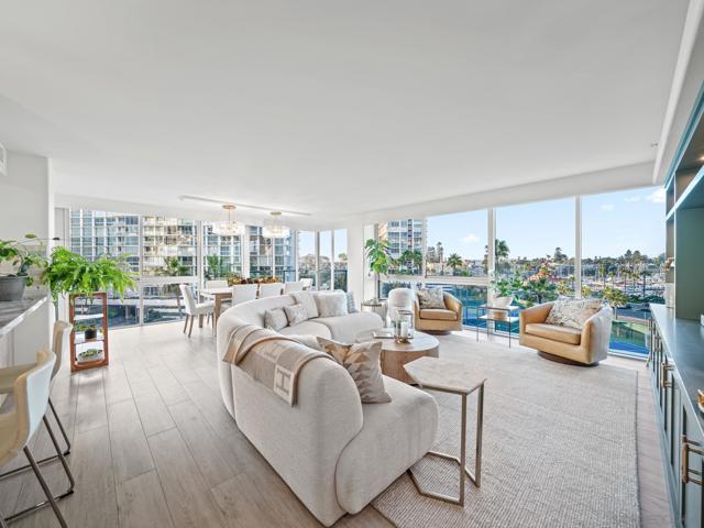 1750 Avenida Del Mundo, Coronado CA: https://media.crmls.org/mediaz/6e71373b-488d-484b-9d1a-2611009bbce2.jpg