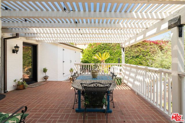 2324 N Vermont Avenue, Los Angeles CA: https://media.crmls.org/mediaz/6e71726f-414c-433d-839e-f41131c05662.jpg