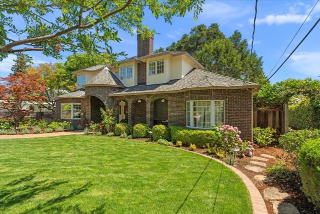 115 Doud Drive, Los Altos CA: https://media.crmls.org/mediaz/6e719b33-a648-401e-9a7b-86159c289ffd.jpg