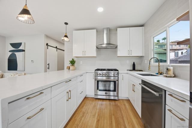 3542 Poe Street, San Diego CA: https://media.crmls.org/mediaz/6e71dc8f-5244-48b8-a7ea-4c6d1e7e7be6.jpg