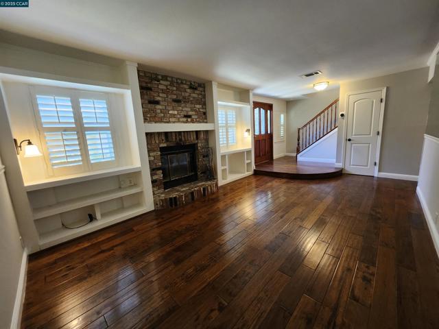 312 Wildcroft Dr, Martinez CA: https://media.crmls.org/mediaz/6e724833-4455-4e93-aa6a-bbcbf4bfa70f.jpg