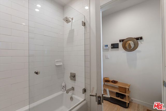 7667 Chisholm Avenue, Van Nuys CA: https://media.crmls.org/mediaz/6e72f87c-5ca6-49ef-9752-8395cc931c89.jpg