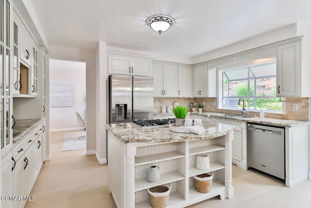 29153 Oakpath Drive, Agoura Hills CA: https://media.crmls.org/mediaz/6e7314b0-4ebb-4f90-9687-1d603a6887ec.jpg