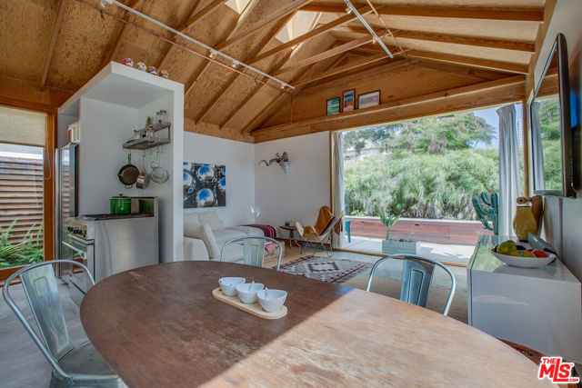 745 Navy Street, Santa Monica CA: https://media.crmls.org/mediaz/6e733240-d9bd-4e74-8070-0460a02997c3.jpg