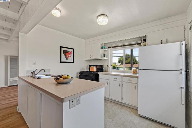 22756 Bayview Ave, Hayward CA: https://media.crmls.org/mediaz/6e735df5-1824-43e5-b5d4-0c480013a2bb.jpg