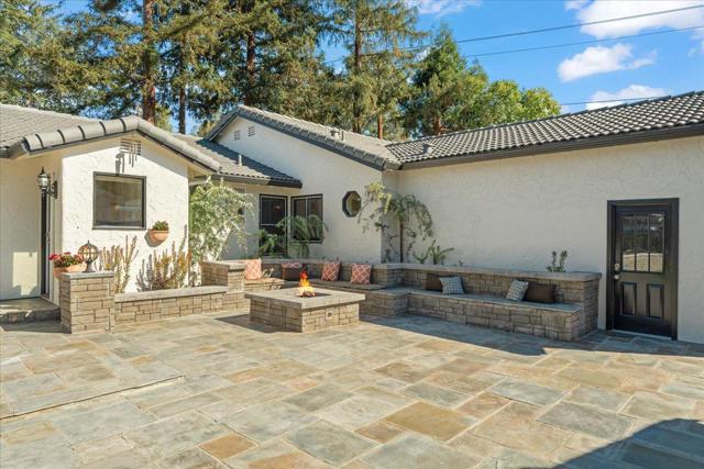 14375 La Rinconada Drive, Los Gatos CA: https://media.crmls.org/mediaz/6e74241a-247b-4740-8b22-ff7b9f079c11.jpg