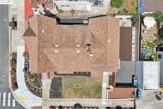 2900 Sheffield Ave, Oakland CA: https://media.crmls.org/mediaz/6e745594-f6df-4abb-b92f-d2eeee8ebf89.jpg