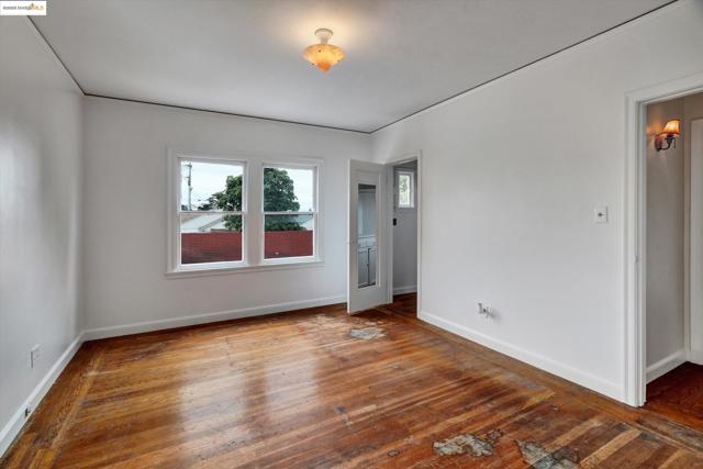 536 Pomona Ave, Albany CA: https://media.crmls.org/mediaz/6e74c9f1-e3e8-4adf-aa6c-6c1ebd5cc7a4.jpg