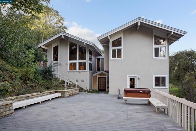 35 Tiger Tail Court, Orinda CA: https://media.crmls.org/mediaz/6e74f4bb-643c-4172-ac60-3188e5104c24.jpg