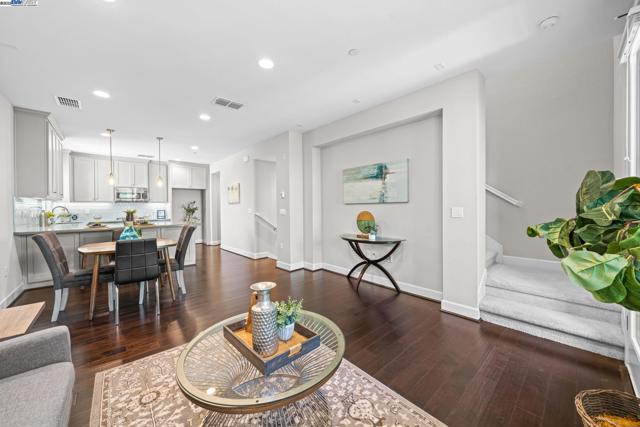 389 Basswood Cmn, Livermore CA: https://media.crmls.org/mediaz/6e750086-4368-4502-966c-7e41e940f0ce.jpg