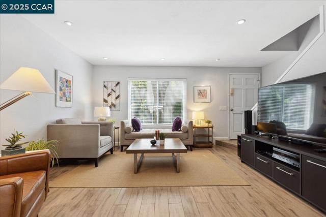 1237 Pine Creek Way, Concord CA: https://media.crmls.org/mediaz/6e75552e-5693-493e-bbec-0299481f50c7.jpg