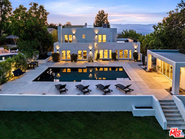 5118 Cerrillos Drive, Woodland Hills CA: https://media.crmls.org/mediaz/6e764eef-931c-440e-971b-407049917cd0.jpg