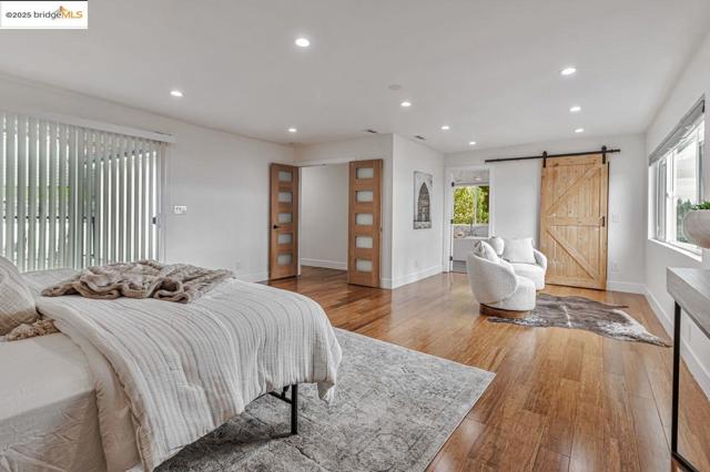 7900 Michigan Ave, Oakland CA: https://media.crmls.org/mediaz/6e766df0-0acb-4a22-8ad7-b1fa02023665.jpg