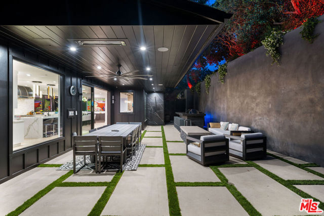 3140 Coldwater Canyon, Studio City CA: https://media.crmls.org/mediaz/6e76c416-2ebc-4268-a862-0a4666645f59.jpg
