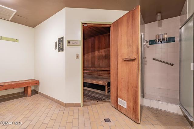 10660 Wilshire Boulevard, Los Angeles CA: https://media.crmls.org/mediaz/6e77461a-67e3-416b-a792-462acac22dd0.jpg
