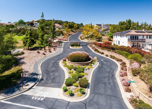 10528 Pinion Trl, Escondido CA: https://media.crmls.org/mediaz/6e779362-a8ed-4453-9c3f-036a17fef6ba.jpg