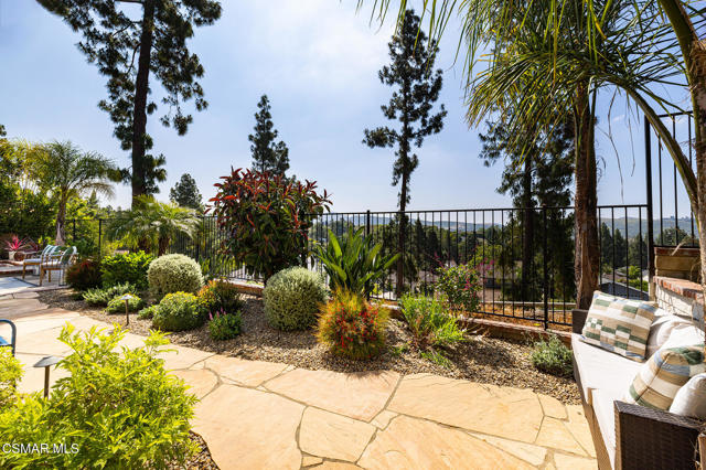 1932 Summer Cloud Drive, Thousand Oaks CA: https://media.crmls.org/mediaz/6e77abab-4221-44ad-9285-245cd9ec598c.jpg