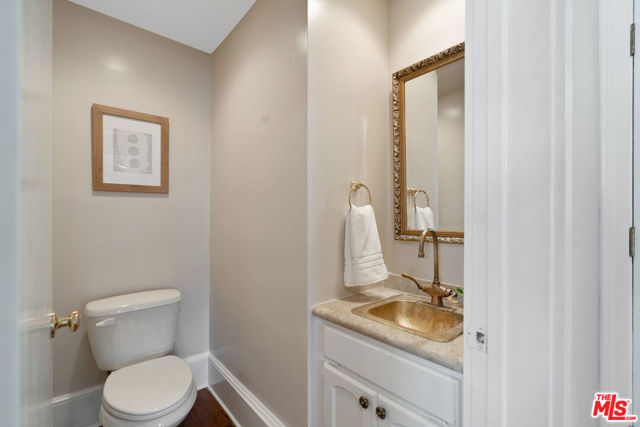 3564 Summerfield Drive, Sherman Oaks CA: https://media.crmls.org/mediaz/6e77b402-0ada-4af6-aec6-a6d9b305f5ba.jpg