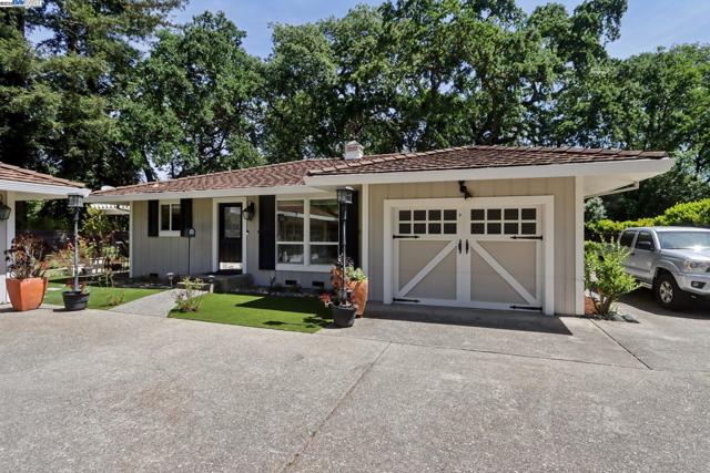 688 Danville Blvd, Danville CA: https://media.crmls.org/mediaz/6e77bc3f-75b4-4f07-8314-806cba0f5b92.jpg