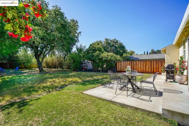 1400 San Carlos AVE, Concord CA: https://media.crmls.org/mediaz/6e77d2e9-9032-4f3f-94dd-01c14b13f8ae.jpg