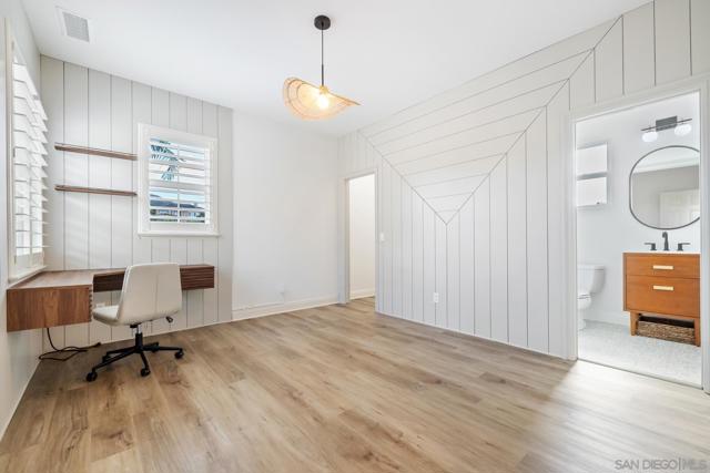 10263 Winecreek Ct, San Diego CA: https://media.crmls.org/mediaz/6e77f332-cf5c-46c7-93a5-823fef9ba68a.jpg