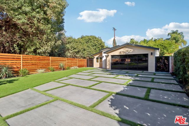 4656 Greenbush Avenue, Sherman Oaks CA: https://media.crmls.org/mediaz/6e787a8a-6e1c-4398-84fa-8124b3294537.jpg