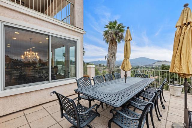 1566 Plantation Way, El Cajon CA: https://media.crmls.org/mediaz/6e79a903-0552-4f5b-85ae-36369c098077.jpg