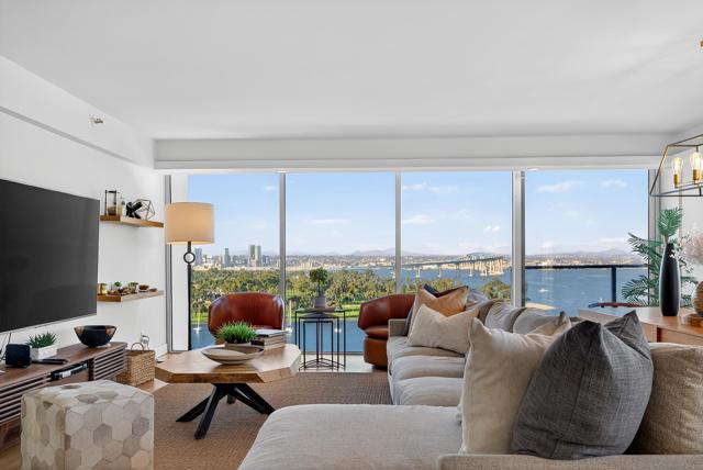 1810 Avenida Del Mundo, Coronado CA: https://media.crmls.org/mediaz/6e79cab1-c718-4a6b-a131-0488f426ffd4.jpg