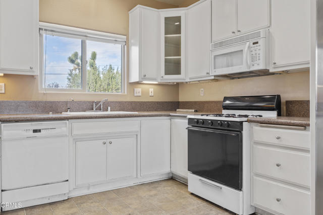 Detail Gallery Image 9 of 33 For 17355 La Junta St, Hesperia,  CA 92345 - 3 Beds | 2 Baths