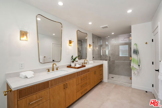 20215 Lorenzana Drive, Woodland Hills CA: https://media.crmls.org/mediaz/6e7a4554-4b01-41fe-9a8b-a54009d281ab.jpg