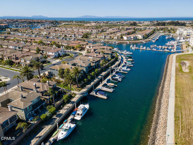 4111 Adriatic Street, Oxnard CA: https://media.crmls.org/mediaz/6e7a7e03-9a71-4bcb-935e-df67a86a935f.jpg