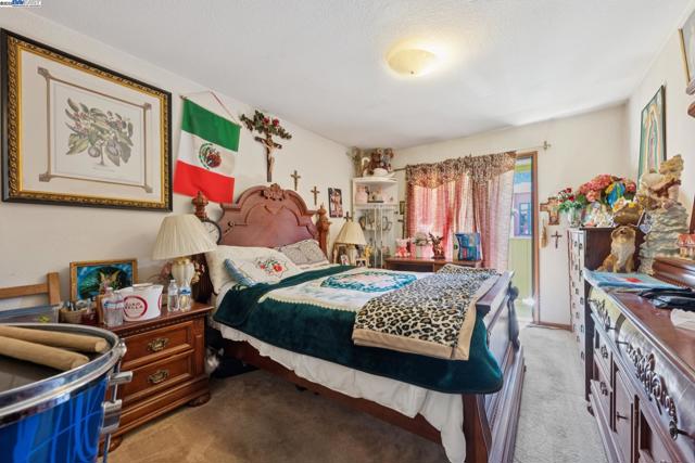1018 Gilman Ave, San Francisco CA: https://media.crmls.org/mediaz/6e7aa5fe-d6ce-401c-8164-fc5984be13fd.jpg