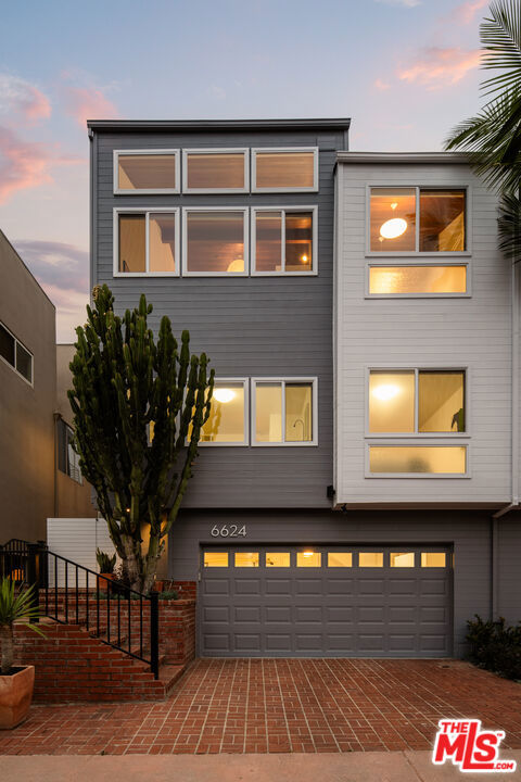 6624 Vista Del Mar, Playa del Rey CA: https://media.crmls.org/mediaz/6e7afd21-ee5e-4d21-95fe-bd2e765b624e.jpg