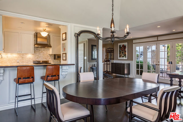 1612 Gilcrest Drive, Beverly Hills CA: https://media.crmls.org/mediaz/6e7c0e08-61a9-47cb-bea1-d4ee6aa6c55d.jpg
