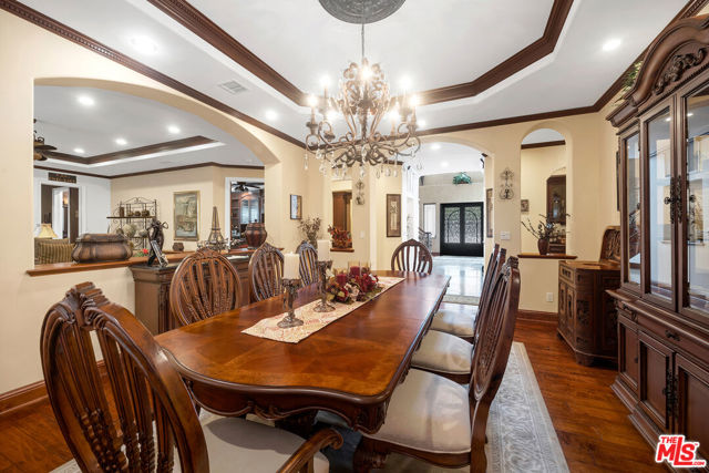 14933 Sutton Street, Sherman Oaks CA: https://media.crmls.org/mediaz/6e7c1ed2-3c2c-466f-a432-d0cb1fcd246f.jpg