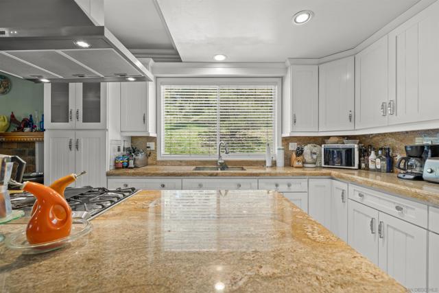 2464 Wynola Rd, Julian CA: https://media.crmls.org/mediaz/6e7c3797-2732-462d-8135-22bf6420c5d4.jpg