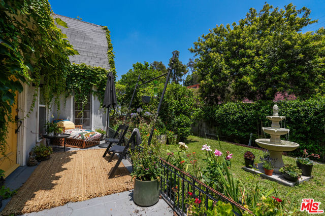 523 S Coronado Street, Los Angeles CA: https://media.crmls.org/mediaz/6e7c697a-9ecc-47c4-bdec-24be8a6b54b7.jpg