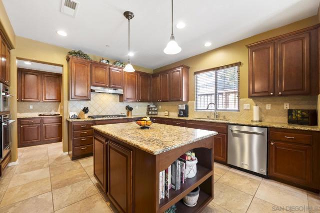 5545 Nanday Ct, Oceanside CA: https://media.crmls.org/mediaz/6e7ca7b3-7df8-4a5b-936f-248e4c3ab4a5.jpg