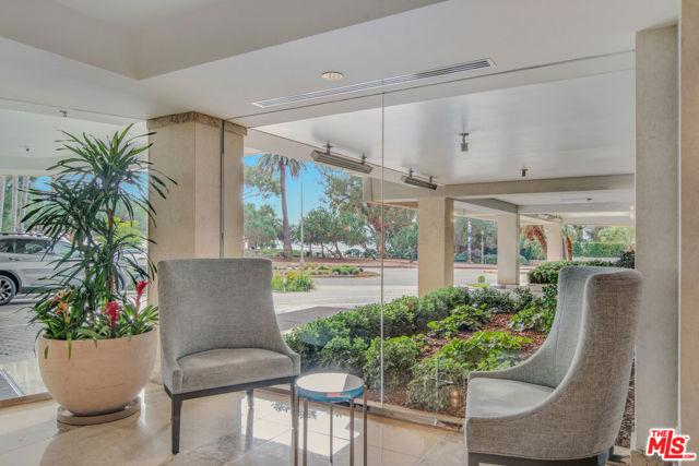 201 Ocean Avenue, Santa Monica CA: https://media.crmls.org/mediaz/6e7cbfee-d585-48b8-958c-a196fedc3e7a.jpg