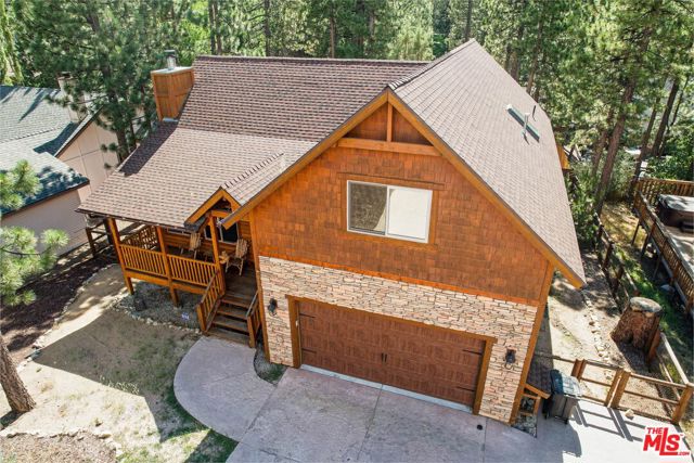 919 Mcalister Road, Big Bear City CA: https://media.crmls.org/mediaz/6e7d0919-fa55-4242-949b-65e399d9ac01.jpg