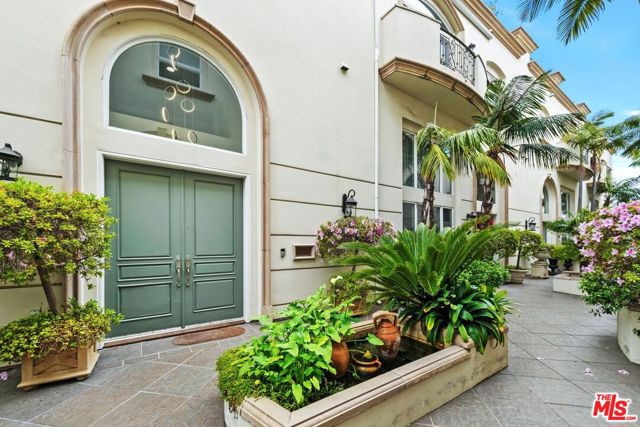 11974 Mayfield Avenue, Los Angeles CA: https://media.crmls.org/mediaz/6e7d4d48-86f3-46b1-9e16-66b65932182a.jpg