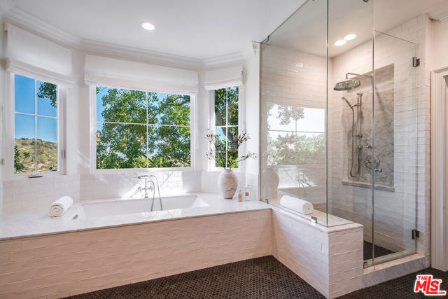 Image 26 of 45 For 24049 Chestnut Way