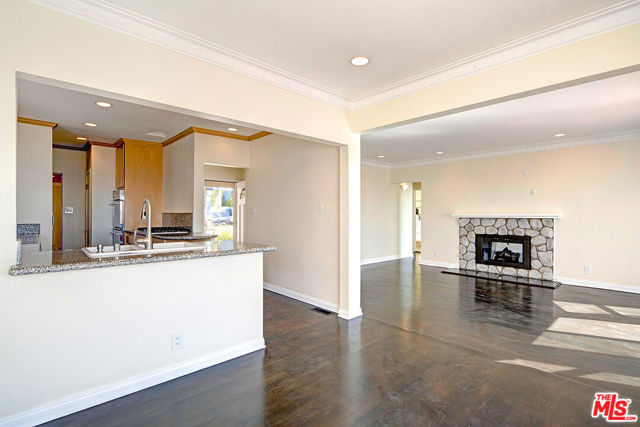 7009 RINDGE Avenue, Playa del Rey CA: https://media.crmls.org/mediaz/6e7dcb41-3c74-4747-81f2-b92090292ec9.jpg