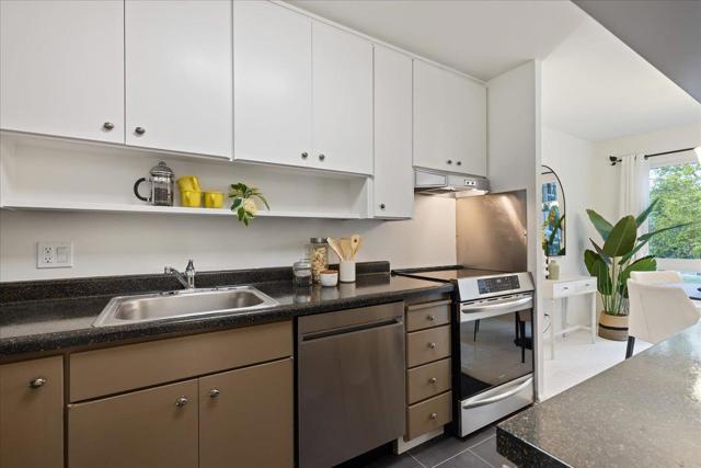 818 N Delaware Street, San Mateo CA: https://media.crmls.org/mediaz/6e7e9f1e-18db-4b97-90be-ab428f2753ca.jpg