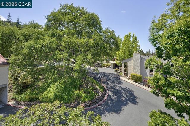 4033 Terra Granada Dr, Walnut Creek CA: https://media.crmls.org/mediaz/6e7ea94c-5db1-4b24-a16d-9d7263559910.jpg