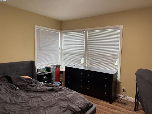 14955 Lark St, San Leandro CA: https://media.crmls.org/mediaz/6e7f59c2-9d3e-4abc-a519-61486562d655.jpg
