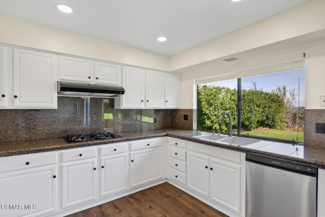 139 Los Padres Drive, Westlake Village CA: https://media.crmls.org/mediaz/6e7f647f-ec52-45b0-aa10-c128b1e8c081.jpg
